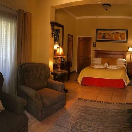 Le Cozmo Guesthouse Johannesburg Eksteriør billede