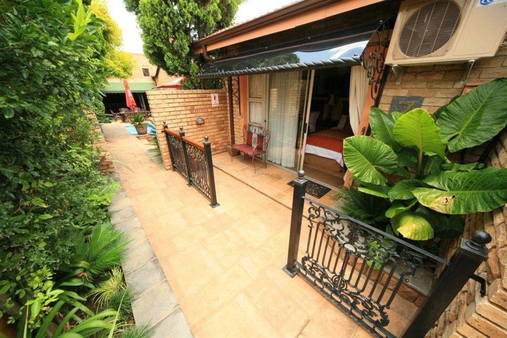 Le Cozmo Guesthouse Johannesburg Eksteriør billede